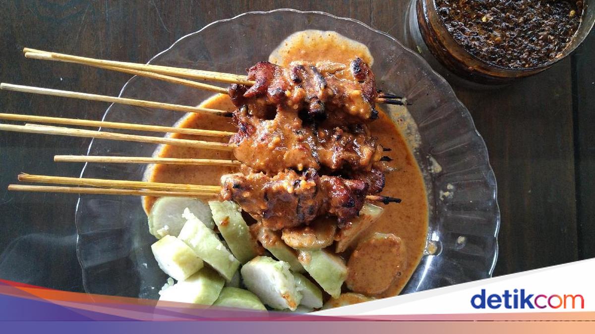 Sate Ayam Pak Rofik: Rasa Legenda yang Menggoda di Jl. Trembesi